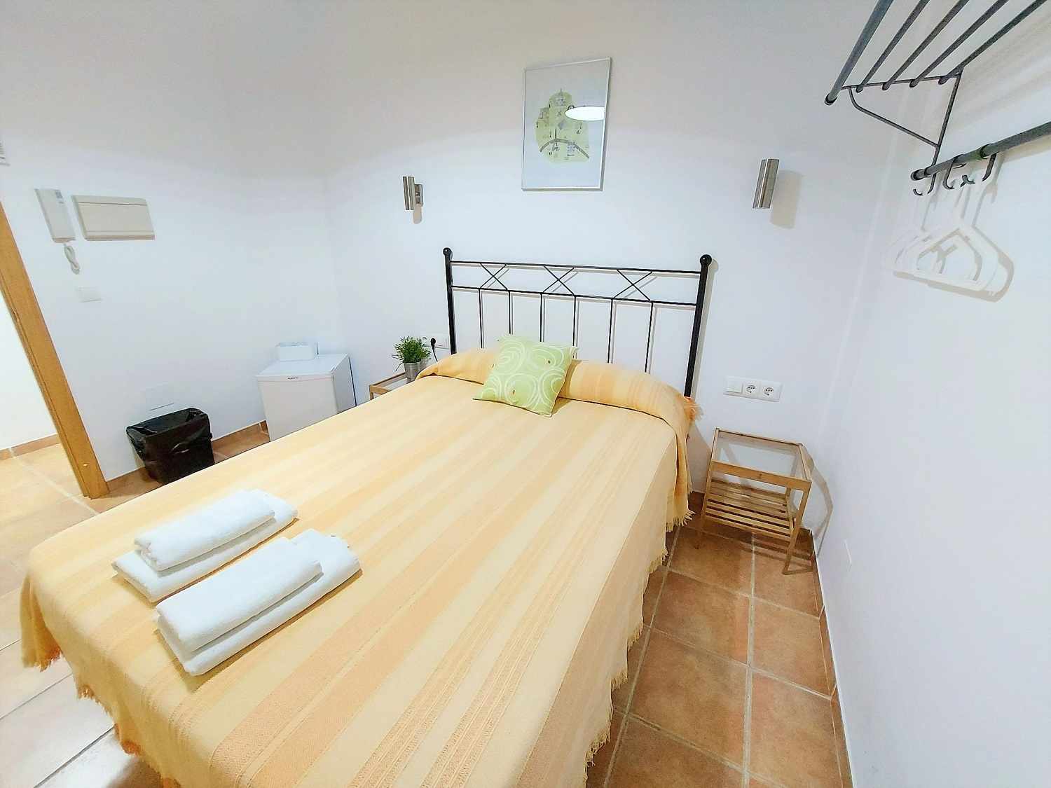 Habitación privada con baño en el centro de Nerja B3